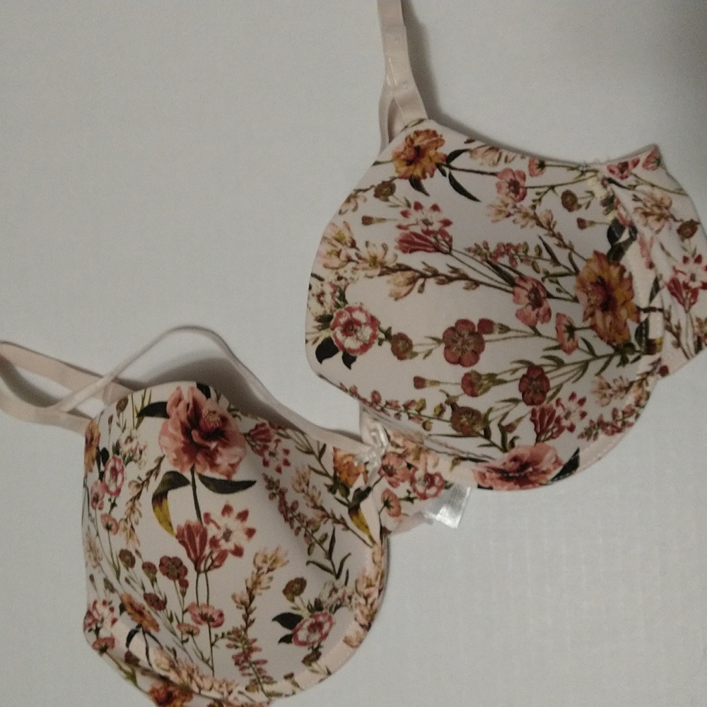Secret Possessions Cream Underwire Floral Bra Intimates Size 38C